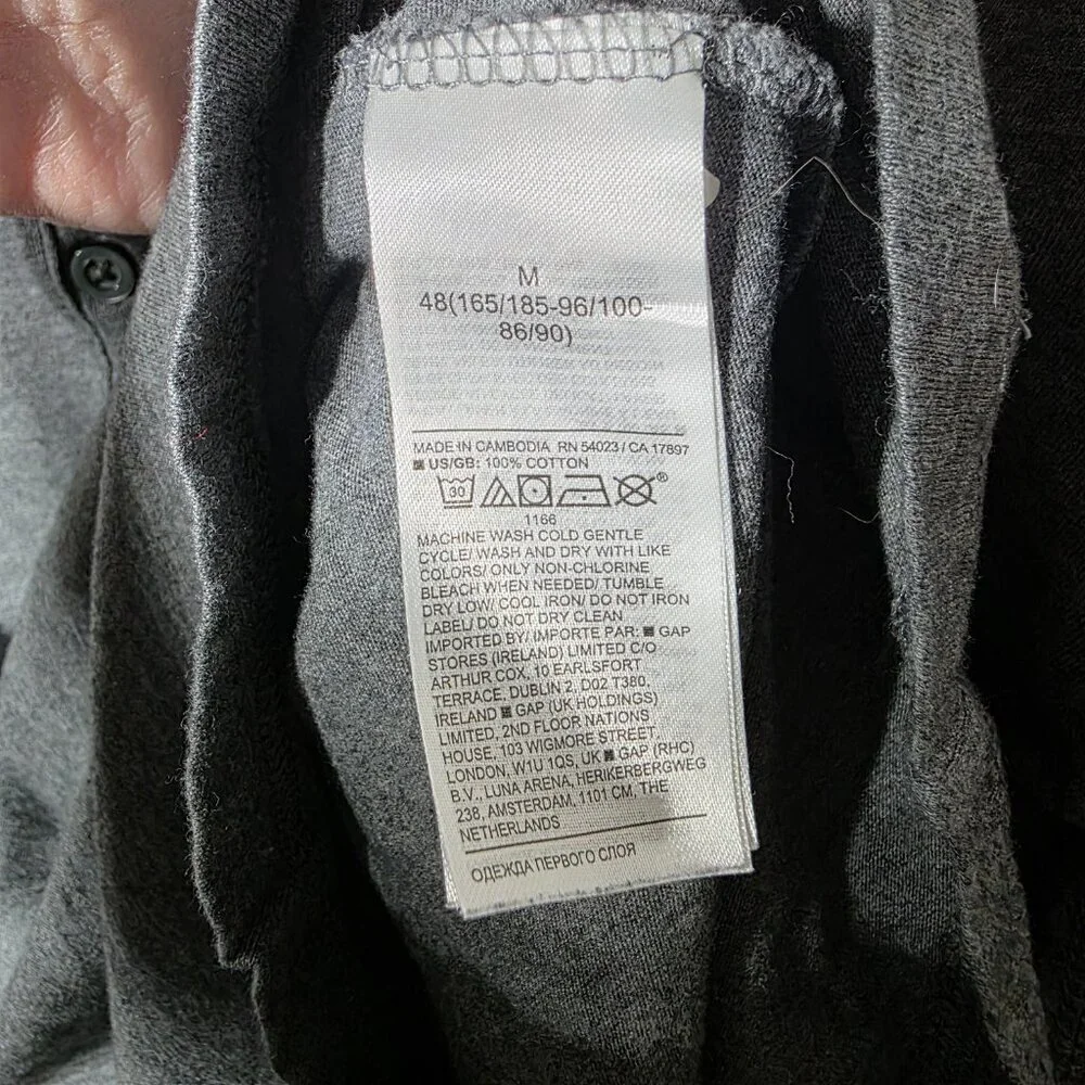 Banana Republic Men's Gray Henley size Medium